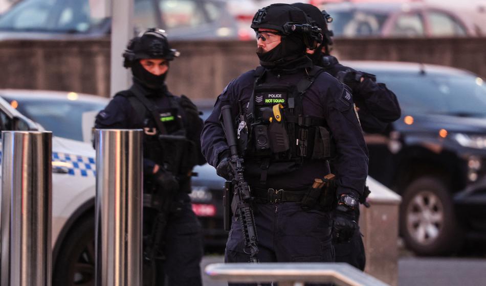 Strelski masaker na priljubljeni plaži v Sydneyju