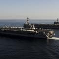 Letalonosilki USS John C. Stennis and USS George H. W. Bush blizu Hormuške ožine