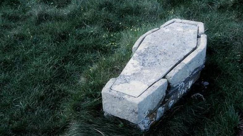 Manas Deo se je na srečo zbudil, še preden so ga položili v krsto. (Foto: Shutte