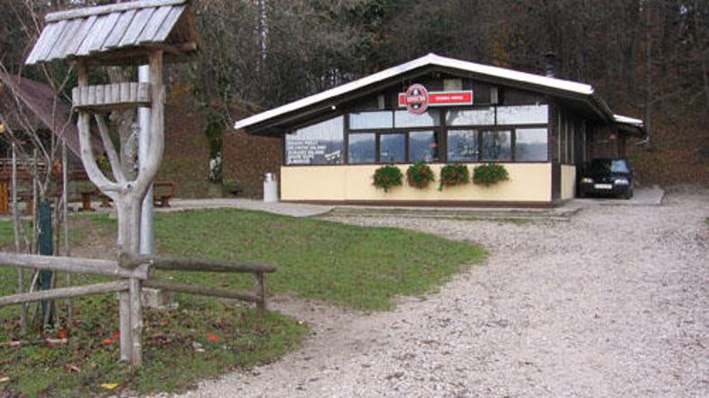 Gostišče Jurček na Homu nad Bledom je črna gradnja, kajti občina še ni izpeljala