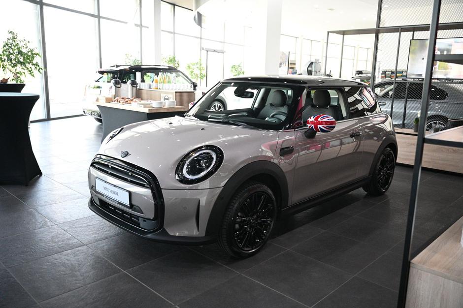Mini prodajni salon Wallis Motor Ljubljana | Avtor: MINI