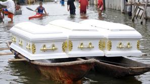Tajfun Ketsana, ki je konec septembra pustošil po Filipinih, je pokopal 300 ljud