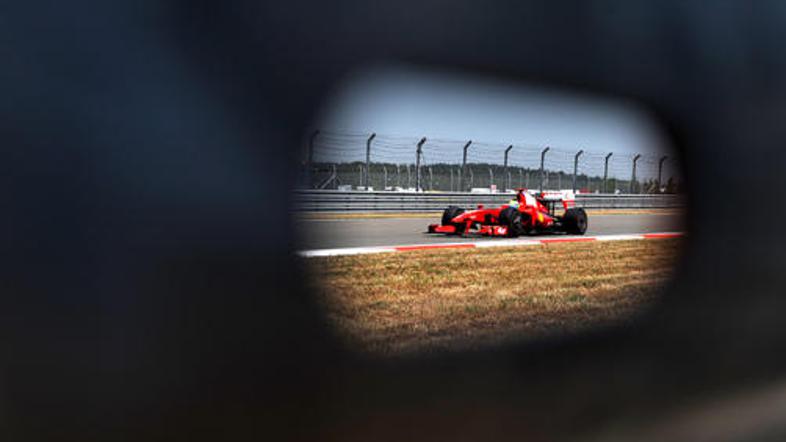 "V dobro športa bo moral nekdo kapitulirati," je v kolumni za nedeljski The Time