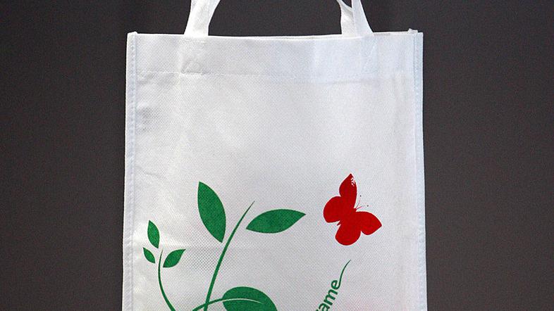 Takšne vrečke za trajno uporabo so ponudili v Sparu. (Foto: Boštjan Tacol)