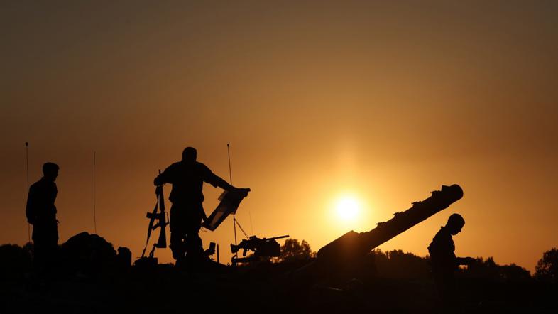 izraelski vojaki v bližini meje z Gazo