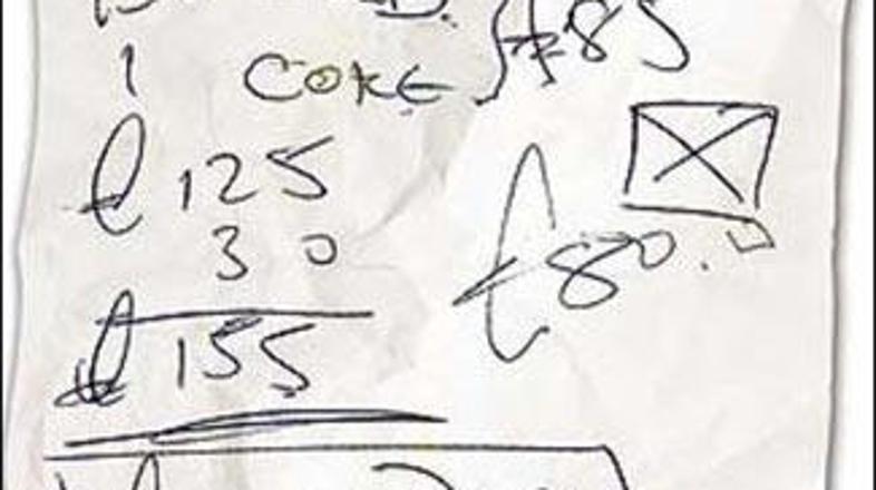 Peaches si je pisala seznam z drogami.