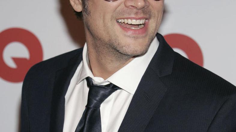 Po rojstvu svojega prvega sina je Johnny Naomi zaprosil z dragocenim diamantnim 