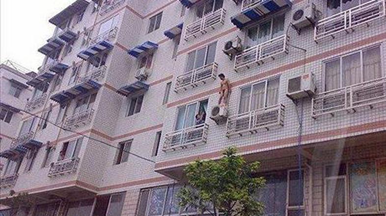 25-letni Sun Meng je dejal, da je bilo skrivanje na fasadi bloka naporno, saj je