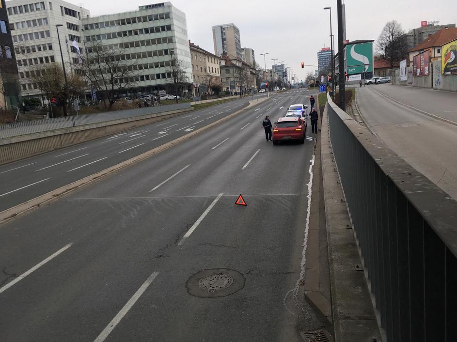 Prometna nesreča, porsche in policijski avto, Dunajska