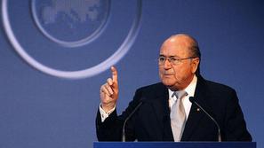 Blatter se zavzema za stroge kazni za "grobjane".