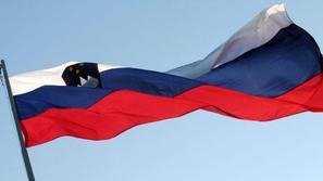 Slovenska zastava je z dodanim grbom po osamosvojitvi postala tudi državna zasta
