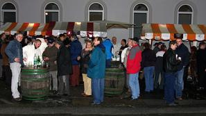 Na tradicionalnem martinovem se vsako leto zbere več tisoč Mariborčanov. (Foto: 