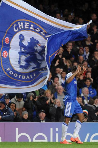 Drogba zastava navijači Chelsea Barcelona Liga prvakov polfinale prva tekma Stam