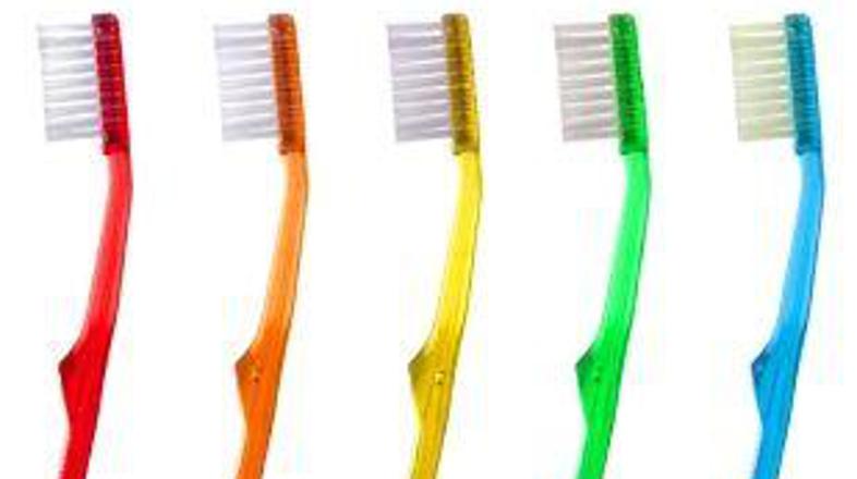Za učinkovito ustno higieno je ključnega pomena izbor primerne zobne ščetke.