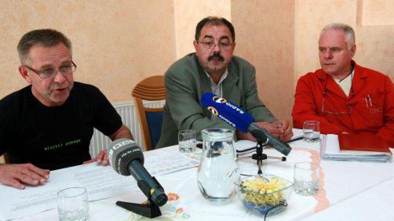 Sindikalisti Skei Tama so z Dragom Gajzerjem (levo) na čelu predstavili aktualno