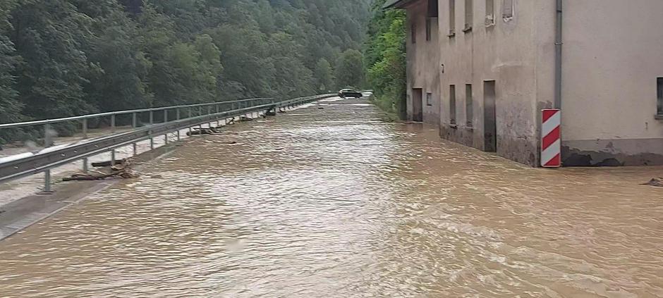 cesta Spodnja Idrija-Cerkno pri potoku Grda grapa | Avtor: Aljaž Leban/URSZR izpostava Nova Gorica