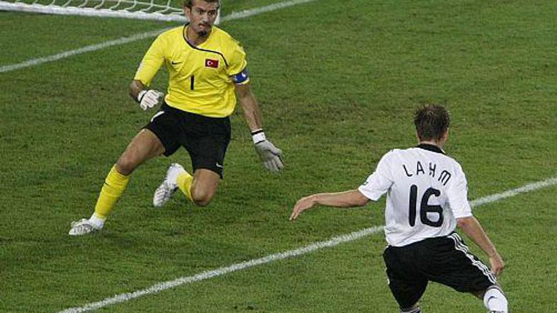 Philipp Lahm se je v zaključku tekme izkazal z zadetkom in podajo.