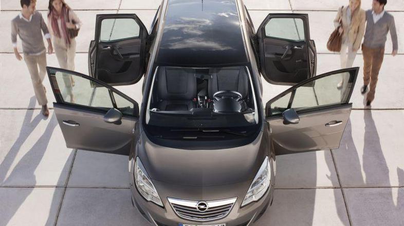 Največja novost pri novi opel merivi so zadnja potniška vrata, ki se odpirajo v 