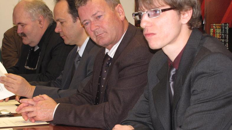 V imenu kranjskih SD je bil podpisnik koalicijske pogodbe podpredsed-nik Rok Zap