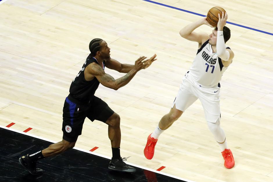 Luka Dončić in Kawhi Leonard | Avtor: Epa