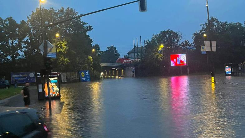 Poplavljena cesta v Ljubljani