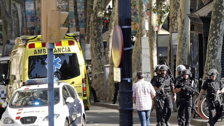 Kombi zapeljal med pešce v Barceloni