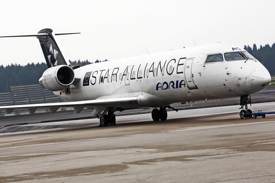 Slovenija 14.11.2013  hangar podjetja Adria Airways Tehnika kjer obnavljajo leta | Avtor: Saša Despot