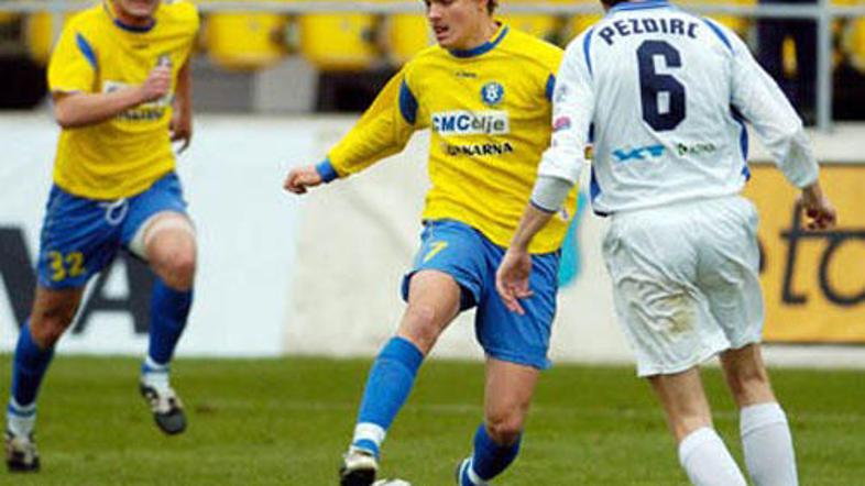 Poletno tržnico odpira Nejc Pečnik, ki bo kariero nadaljeval na Portugalskem. Ok