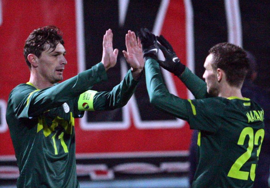 Matavž (desno) je zabil vodilni zadetek Slovencev v Toftirju. (Foto: EPA)