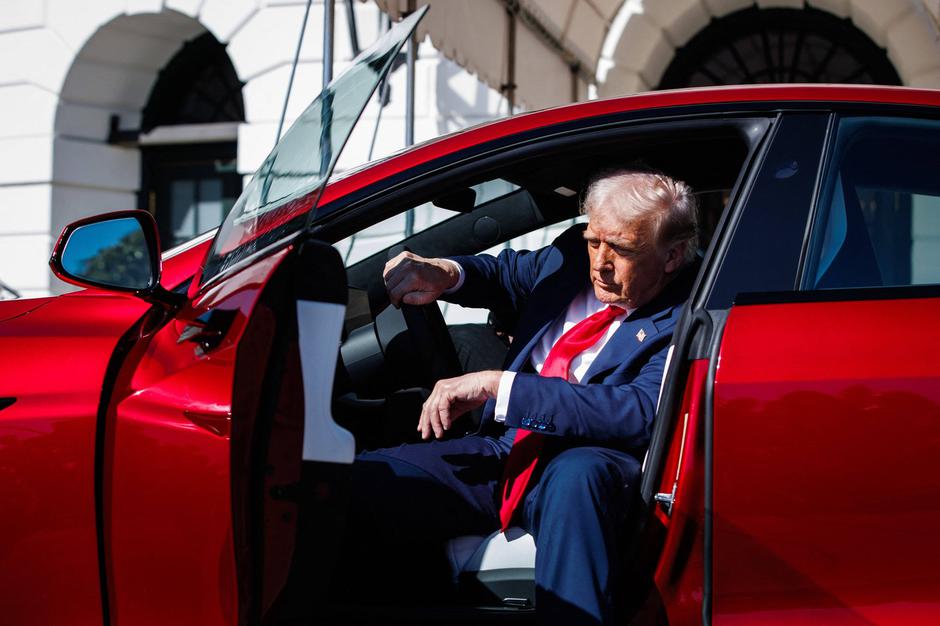Donald Trump in Tesla in Elon Musk | Avtor: Profimedia