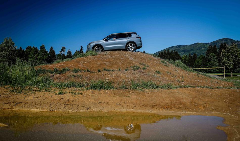 Mitsubishi Outlander PHEV: med vsakdanom in pobegom iz mesta