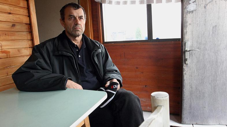 Barake na barju bodo verjetno rušili, je menil Stupar. Če bo na sodišču iztržil 