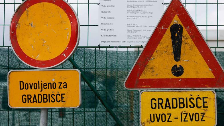 prometni znak, gradbišče