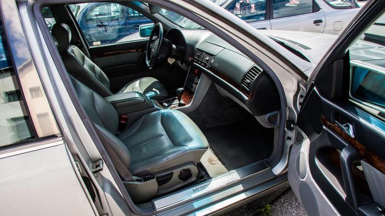 policija prodaja avtomobile