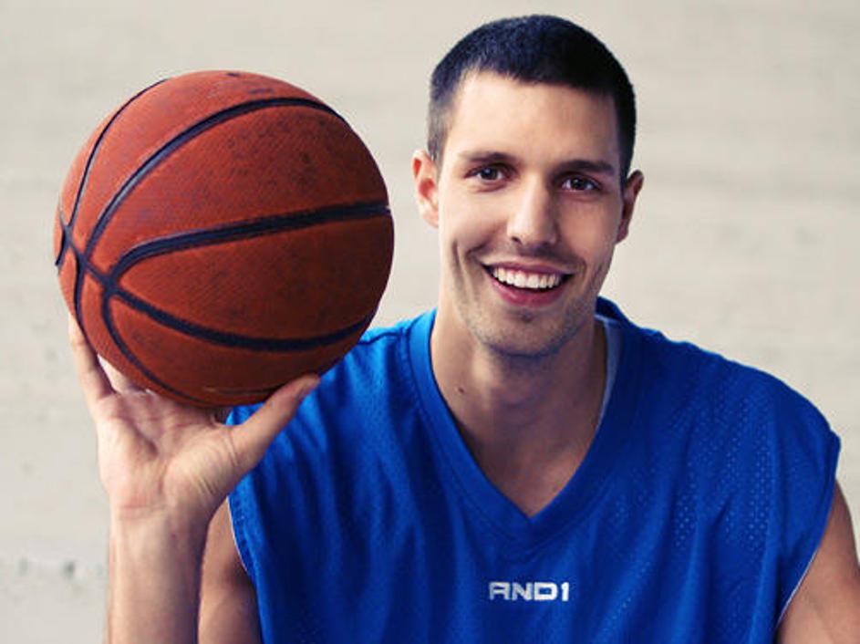 Nemanja Aleksandrov je pred prihodom v Olimpijo igral za Crveno zvezdo.