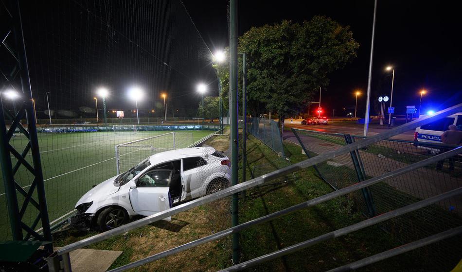Avto zapeljal na stadion, več poškodovanih: "Zaletel se je v otroke!"