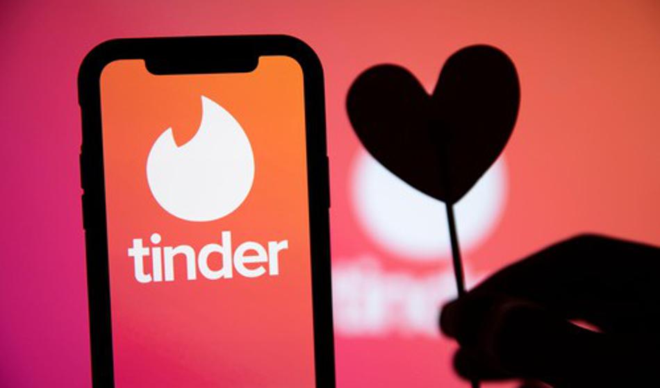 Mr. Tinder: Njega je vščečkalo 14.600 žensk