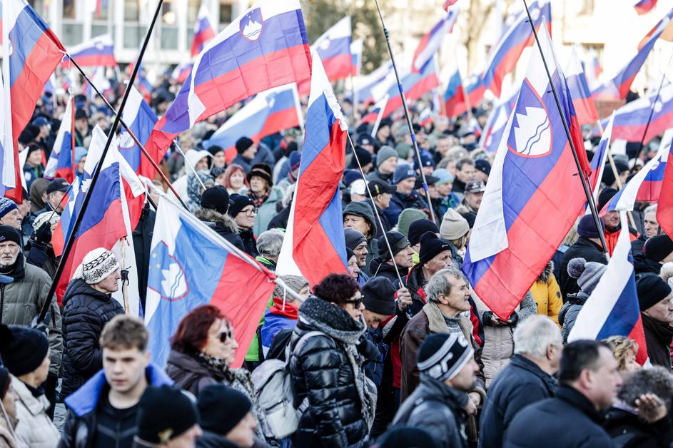 protestni shod, ki ga organizirata Inštitut 1.oktober in ljudska iniciativa Glas upokojencev