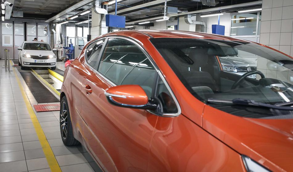 Za 10 ali 20 evrov v kuverti je na cesto spuščal nevarna vozila