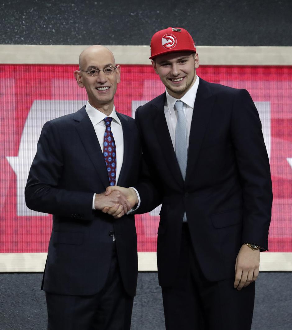 Luka Dončić Adam Silver nabor | Avtor: Epa