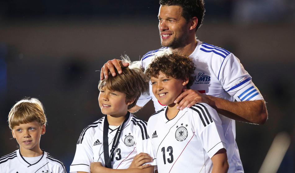 Cela hiša je vibrirala, nato so dobili klic, da je zvezdnikov sin mrtev