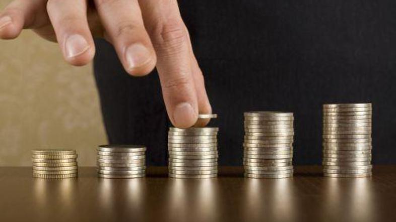 Do dodatka je upravičenih okoli 120 tisoč državljank in državljanov, prejeli pa 