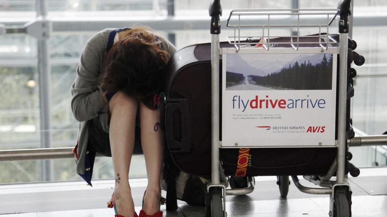 Potniki so na letališčih čakali tudi do deset ur. (Foto: Reuters)