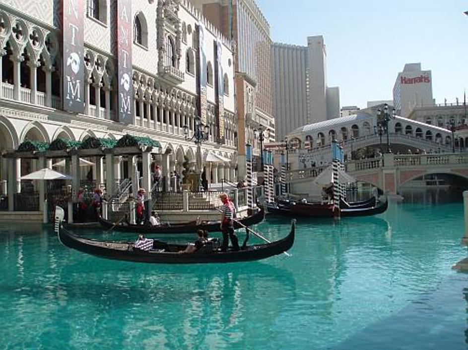 Benetke? Ne, Američani so si jih zgradili v Las Vegasu, "mestu, ki ti ukrade pam