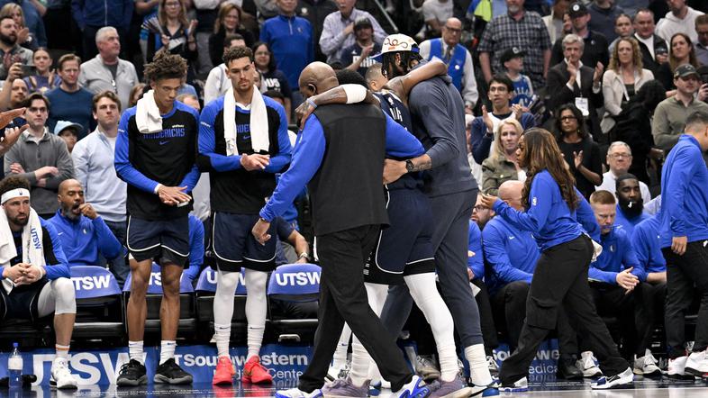 Kyrie Irving poškodba Mavs Kings