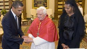 S papežem se je srečala tudi prva dama ZDA Michelle Obama.