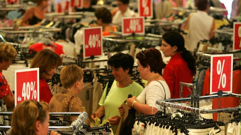 Trgovci bodo največ izdelkov znižali za 30, 40 ali 50 odstotkov. (Foto: BOBO)