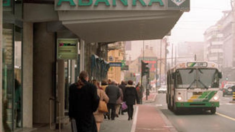 Po velikosti bančne vsote se Abanka uvršča na tretje mesto v Sloveniji.