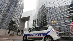 Pariz strelec policija iskanje