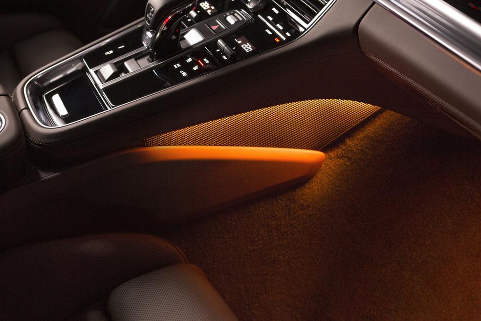 Notranja razsvetljava osvetlitev hella | Avtor: Hella